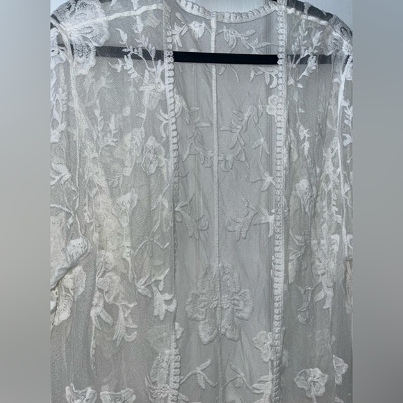 Woman’s Sheet Lace Kimono - Picture 6 of 7